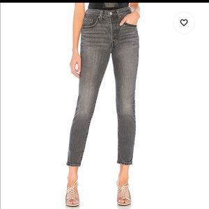 Levi’s 501 Skinny in Coal Black